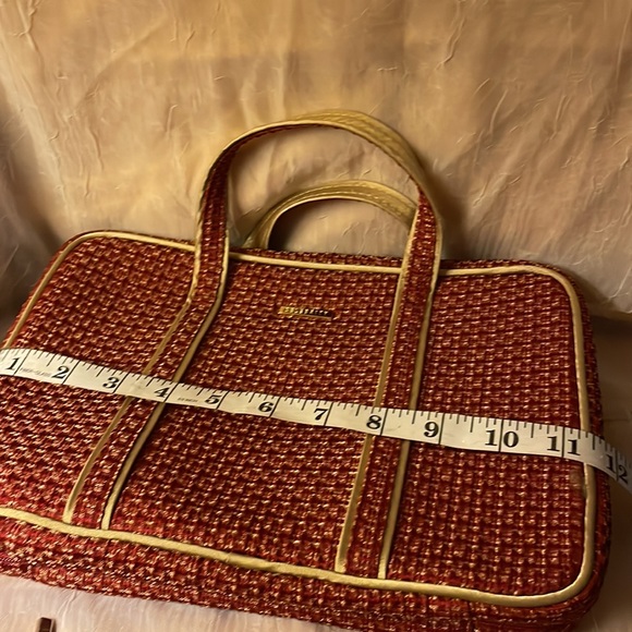 Celebrity travel bag w/handles & matching makeup bag. rusty red with gold trim - Picture 8 of 9